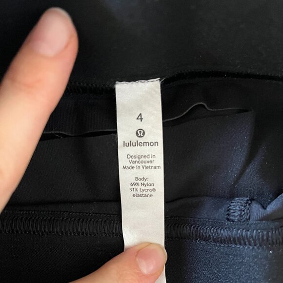 Lululemon (3/4 length) leggings - Size 4 - Picture 5 of 5